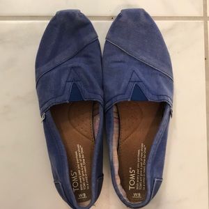 Distressed blue Toms